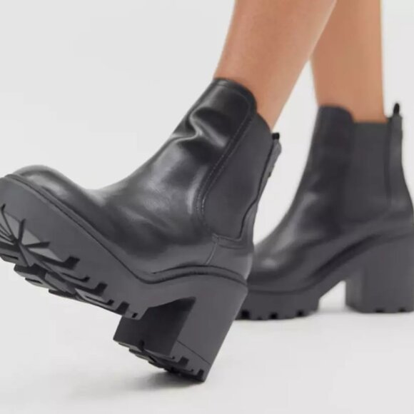Urban Outfitters UO Chelsea Chunky Heel Boots Black Vegan Leather Size 8 - Picture 2 of 4